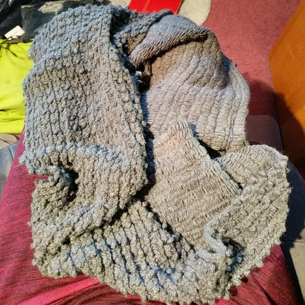 Sparkly grey infinity scarf NWT